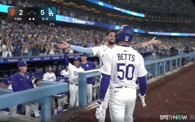 絶対負けさせない！大谷＆ベッツ、衝撃アベック弾でカーショーも“笑顔” 最強MVPコンビが贈った「最高のプレゼント」に喜色満面