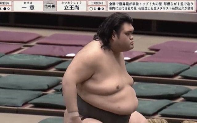 「強すぎわろた」23歳“規格外力士”の衝撃取組にどよめき…対戦相手と親方がまさかのクラッシュも