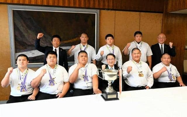 地元開催V、鳥取城北「絶対優勝」の目標果たす　高校総体の相撲団体