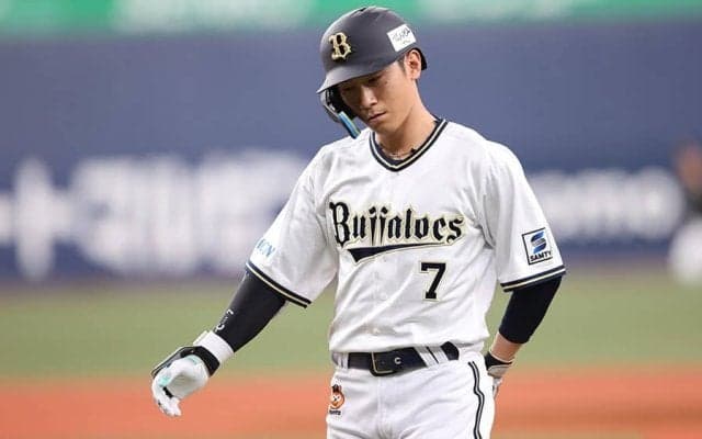 オリ激震…首位打者・西川龍馬が右脛骨骨折　前日に自打球→守備から交代、球団発表