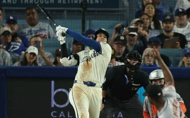 ドジャース大谷翔平が2戦連発の53号　本塁打王争い、首位に並ぶ