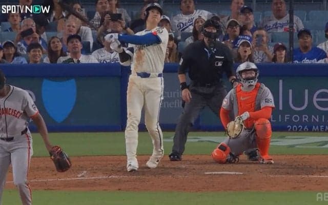 「なんでこんなにかっこいいんだ…」大谷翔平、“3秒後のバットフリップ”が話題 衝撃の2試合連続弾に「バットも踊ってる」「しびれる」