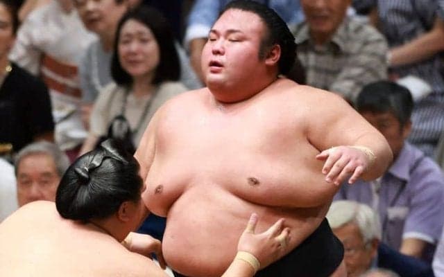 引退会見からちょうど1年…スリム化が話題の元大関に反響「小顔のイケメン」　明快な解説は健在で「いつも解りやすい」