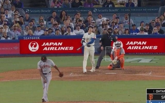 なんで打った？ 大谷翔平、逆方向豪快弾で“まさかの光景”「もう見てられない」被弾した瞬間に投手に“異変”「トラウマもの」「落ち込むだろ」