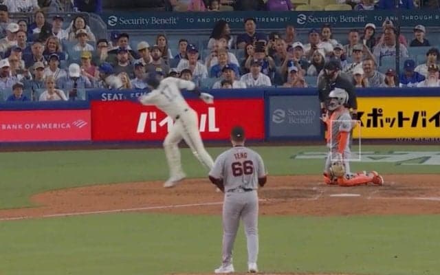 なんだ、ただの聖人か… 大谷翔平、“やりすぎな神対応”「どうした」「ビックリした」打席でのリアクションが話題に「実況大爆笑やん」