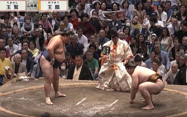 「小柄で美人さん」「お人形さんみたい」大相撲客席に着物姿の有名女性 「お花が咲いたみたい」ネットで話題