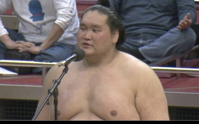 「めっちゃ痩せた」大相撲中継に登場した大横綱の“現在の姿”にファン騒然「こんなに変わるんだ」「何キロ痩せたん？」