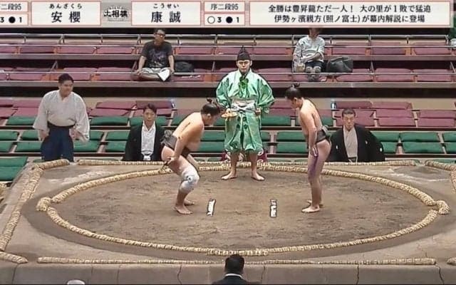 17歳“天才”力士の取組で“異変”が起きた…！ ファン、ドキドキが止まらず「大丈夫？」「危ない倒れ方」