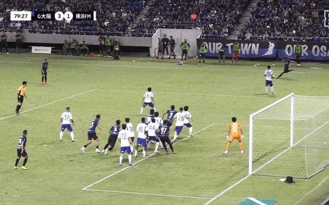 驚愕！ 天才・宇佐美貴史、“ありえない”直接FKスーパーゴール「なにこれ！？」「ボール一個分あるかないか…」予想外のコースを射抜いた瞬間