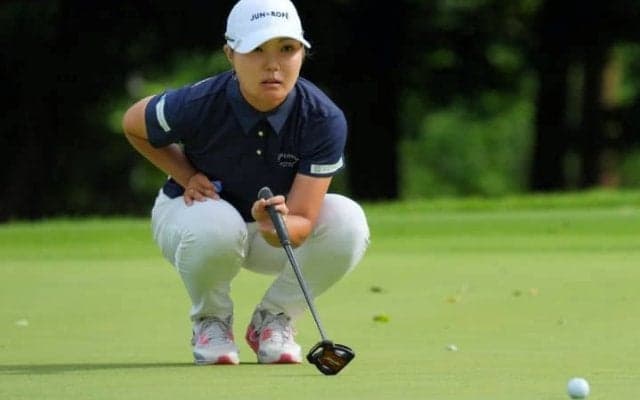 実力派27歳女子ゴルファーの“イメチェン”に熱視線　黒統一コーデが「プレー中とは別人！」「グラビアモデルやん」