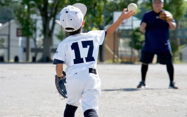 肩肘を痛める“手投げ”をどう直す？　球速アップ実現へ…161キロ右腕も勧める「ドッジボール効果」