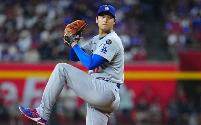 大谷翔平を“背後”で見つめる人物に騒然　異なる定位置…中継映像で発見「え？」