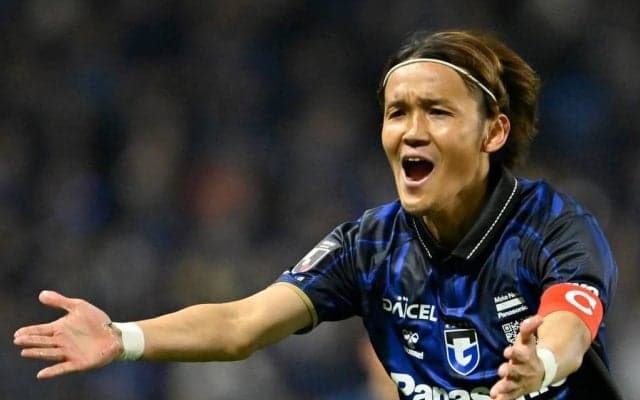 これぞ｢天才の一撃｣G大阪FW宇佐美貴史が“角度20度”からの驚きの直接FK弾！｢なぜこのコースを狙える｣｢唖然としたガンバサポキッズの顔が印象的｣