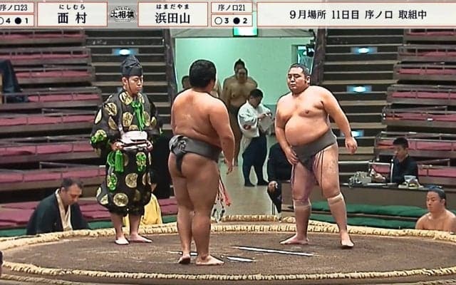 「さすがに目立つでしょ」大相撲、客のいない最初の取組前から“ポツン”とミュージシャンの姿 「朝からお姿が」「ビックリしたw」驚きの声