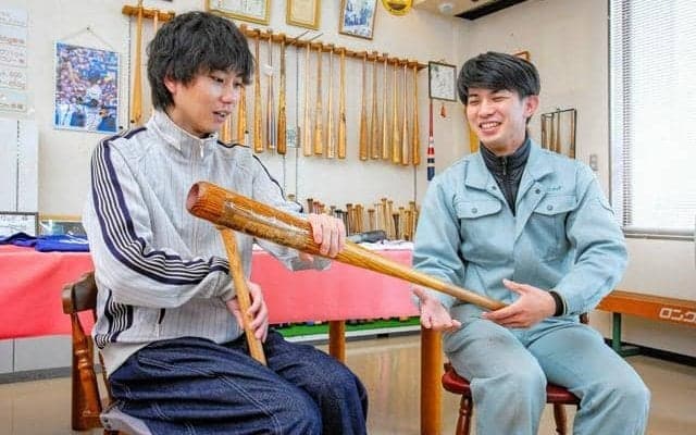 年間20万本を生産する「バットの街」　理系出身の28歳が選んだ道