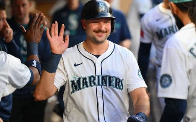 マ軍ローリーが60号、メジャー史上7人目の快挙　1試合2発でジャッジに9本差…本拠地熱狂