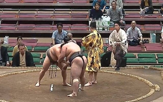 大相撲で“止血待った“の珍事 行司、呼出が大慌てで迅速対応に館内拍手 2分超えの熱戦