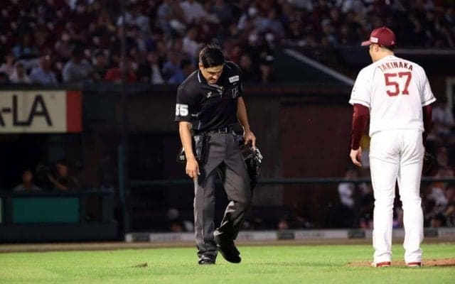 楽天-鷹戦で珍事…マウンド付近の芝生が剥がれる　グラウンド整備で一時中断