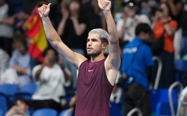 世界1位アルカラス 左足首を痛めるアクシデントを乗り越えて世界41位にストレート勝ちで2回戦へ[木下グループジャパンオープン]