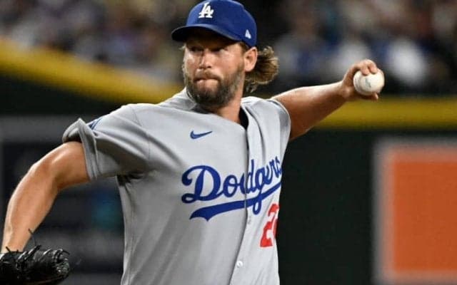 なぜ異例のブルペン待機を直訴？　カーショーが苦境のド軍に見せた“漢気”「どんな形でもいい。俺は求められたことをする」