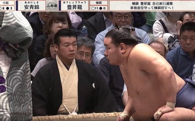 「本当にやめて欲しい」大相撲、“残念”な光景が波紋 無敗の横綱に“土”であわや 一部客の振る舞いに「節度は守って」ファン困惑