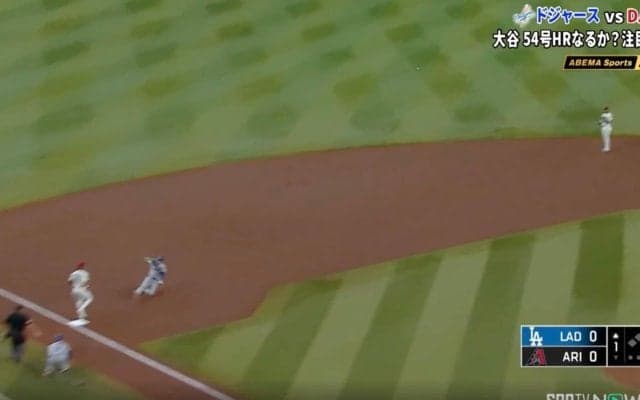 球場騒然！大谷翔平の足で“ありえない光景”「なんで？」「速すぎw」相手野手が呆然… 確信歩き→とんでもないスピードで“爆速走塁”