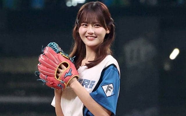 ミニスカ美女の明かされた“裏側”「かわいすぎ」　本番は大暴投も…元盗塁王は大絶賛