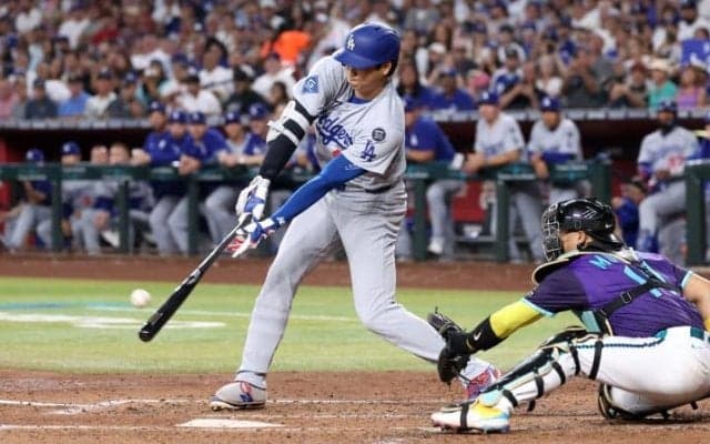 「完全にバカげてるよ」自己最多タイ54号は敵地のプールに飛び込む“驚愕の一発”　大谷翔平は「この球をホームランにしたんだ」