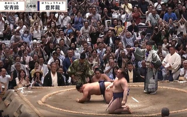 「大の里がルンルンしてる」安青錦が豊昇龍を撃破で…直後にカメラが捉えた横綱・大の里の様子が話題「スイッチ入った」「面白くなってきた」ファンも興奮