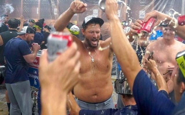 カーショーの「いらない」発言に困惑　上半身はすでに裸…日米爆笑「最高だよ笑」