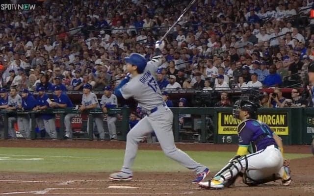 プールに“ぽちゃ”…大谷翔平、驚愕の“ゴルフ打ち”ホームランに現地SNSも反応「これが入るのか」敵地騒然の一発