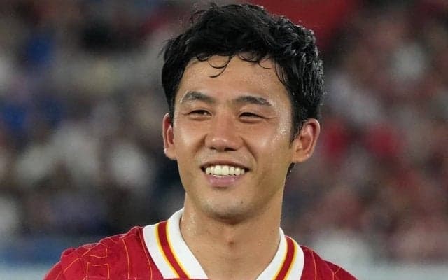 日本代表MF遠藤航ら3選手がドッキリの仕掛け人！子供と同僚に自身の応援歌を歌うも｢誰も知らない？｣大ピンチ！｢動揺する子供たち｣｢めっちゃ平和で最高｣