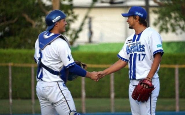 難病克服の苦悩も知る恩師が“引退”の言葉を呑んだ「まだ野球を続けます」　非情な戦力外宣告を受けた三嶋一輝の“ドラマ”【DeNA】