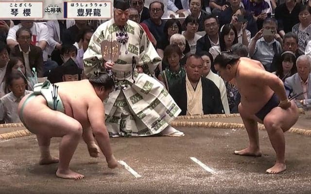 大相撲、優勝を左右する一番で“残念”な行為 「タイミング悪すぎ」ファン怒り 湊川親方「仕切ってるときに迷ってしまう要因があったのか…」