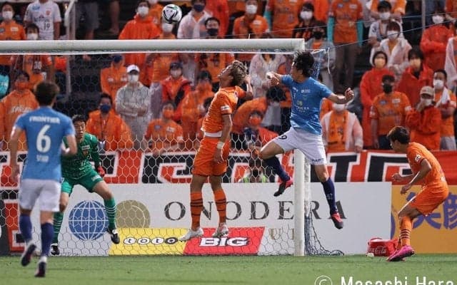 Jリーグ通算109ゴール｢今日、引退を告げる｣元日本代表FW39歳の“引退発表”映像公開！チームメイトに｢感謝の言葉を伝えたい｣