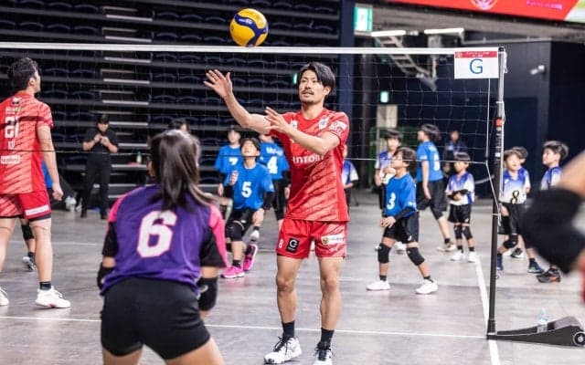 沖縄サントリーアリーナにてサントリーサンバーズ大阪によるバレーボール教室開催