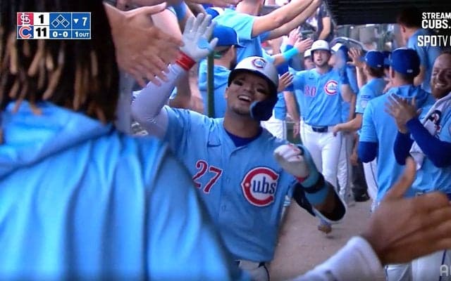 リグレー沸騰！鈴木誠也も“震えた” 30号満塁弾の圧巻光景に「この歓声が物語っている」球場＆ベンチがお祭り騒ぎ