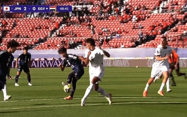 解説が大絶叫！ U-20日本代表MF、W杯初戦で右足コントロールショットのゴラッソ「ゴールにパスだよ」「うまくブラインドを使った」