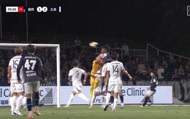 「身体能力おばけ」サニブラウン実弟・ハナンのJデビュー弾が話題「鳥肌過ぎる」“打点高過ぎ”のジャンピングヘッドで日本代表GKに競り勝った瞬間