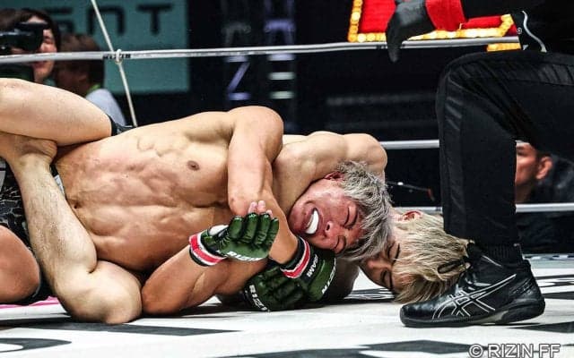 【RIZIN.51】冨澤大智、“絶体絶命”のピンチ→激しい打撃戦で平本丈に大逆転勝ち　大歓声のなか、篠塚辰樹に再戦要求
