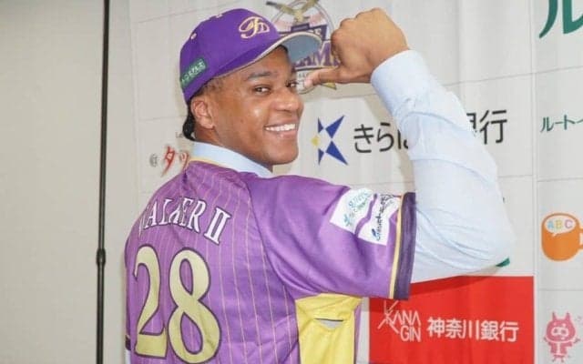 鷹がリーグ連覇の裏で…元助っ人が日本人美女と結婚発表　歓喜の報告「心から感謝」