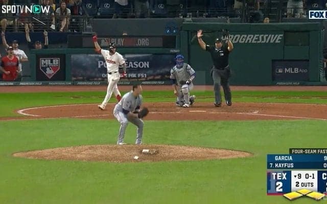 「当てられたのにガッツポーズｗ」天国と地獄のリアクションが話題…“サヨナラ死球”でPOへ！メジャーリーグで「初めてのチーム」に