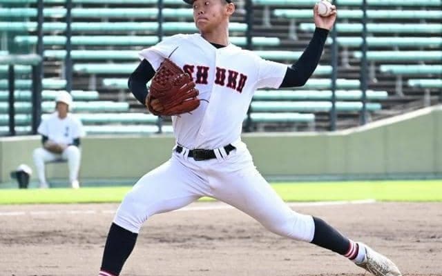 力投実らず無念の押し出し　「4強の壁」破れず　関商工・小川投手