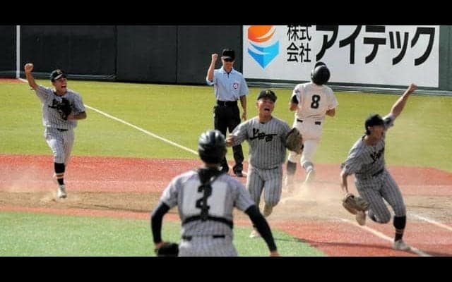 上田西が2年ぶりの優勝、長野日大に逆転勝ち　高校野球長野県大会