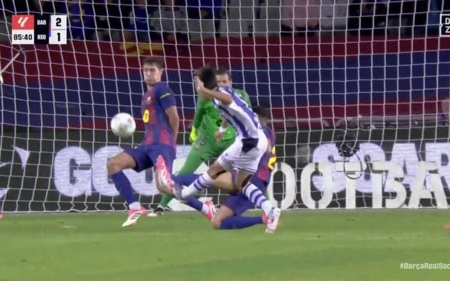 久保建英、古巣・バルサ戦で絶好の得点機！強烈な左足弾丸シュートが痛恨のバー直撃で「決められたやろ」