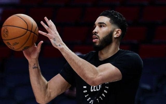 今年5月にアキレス腱を断裂したジェイソン・テイタムがコート上で練習開始