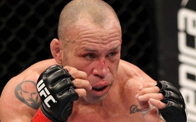 乱闘中に敵陣営の攻撃を食らって“戦慄の失神”　衝撃騒動に巻き込まれた元PRIDE王者シウバが吐露「めまいがして、頭痛もなかなか治まらない」