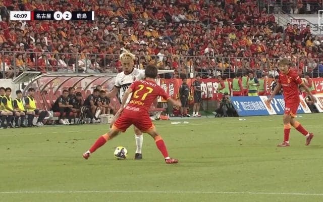 「面になる」鈴木優磨、華麗な股抜きパスの直後に見せた衝撃の表情が話題「これで笑ってるんだもんな」