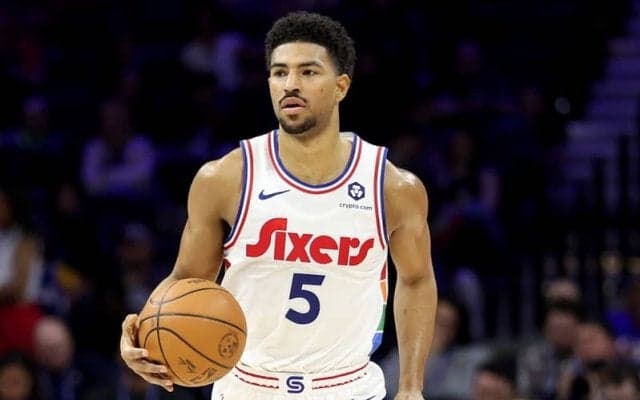 シクサーズの制限付きFAクエンティン・グライムズがアブダビ行きのチームフライトに同乗せず