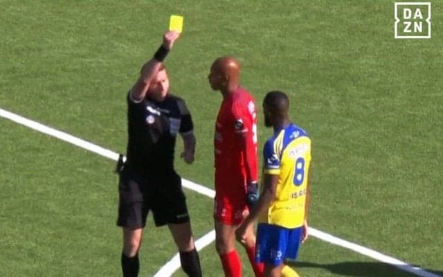 日本人GKが激昂！「厳しい判定」「セルフジャッジで失点」小久保玲央ブライアンの“衝突ノーファウル”が物議…SNSは擁護派と否定派で真っ二つ